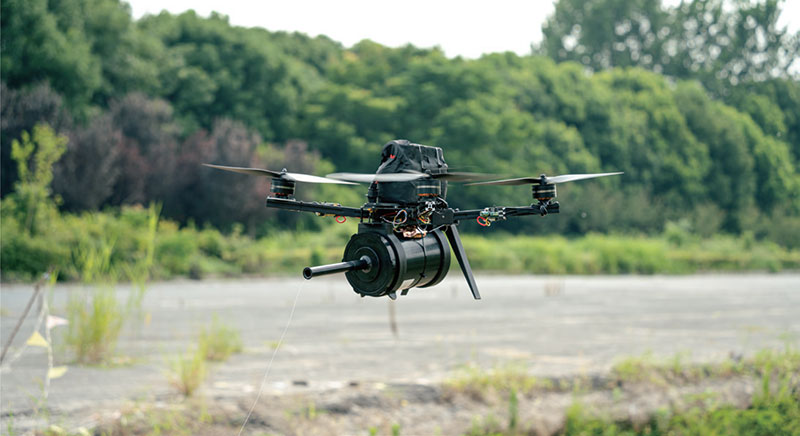 Fiberoptiske UAV-er: The Wired Revolution in Anti-Jam Flight